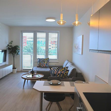 New Cozy 2 Room Pink Apartment Bratislava 059 Buitenkant foto