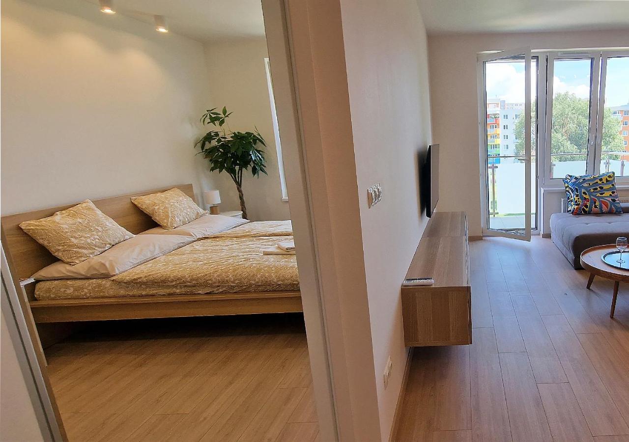 New Cozy 2 Room Pink Apartment Bratislava 059 Buitenkant foto