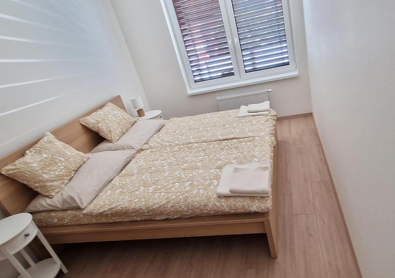 New Cozy 2 Room Pink Apartment Bratislava 059 Buitenkant foto