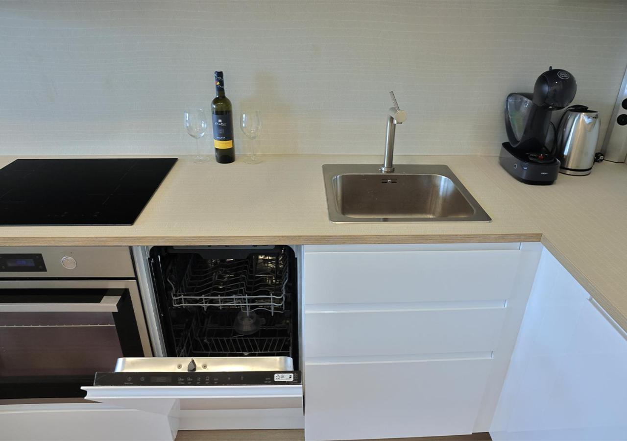 New Cozy 2 Room Pink Apartment Bratislava 059 Buitenkant foto