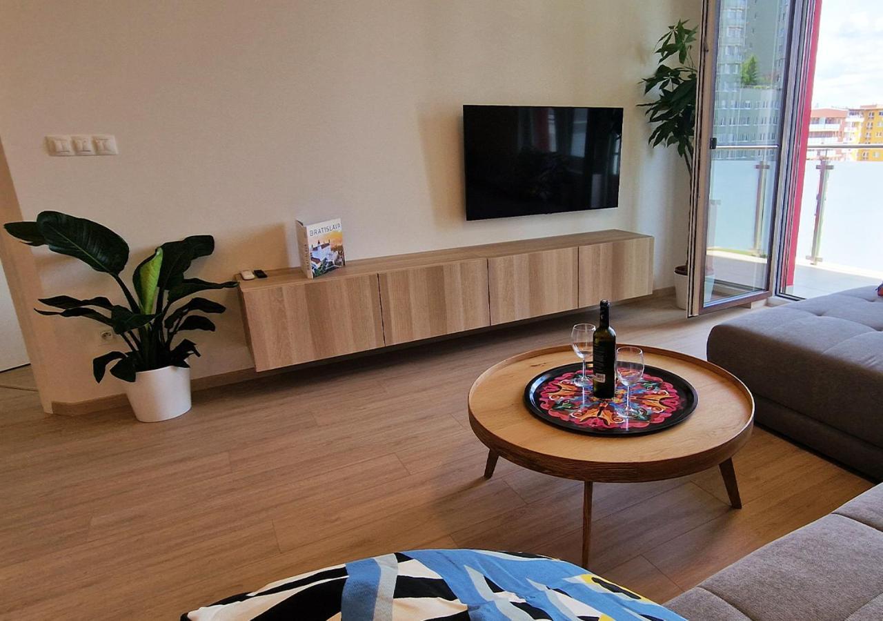 New Cozy 2 Room Pink Apartment Bratislava 059 Buitenkant foto
