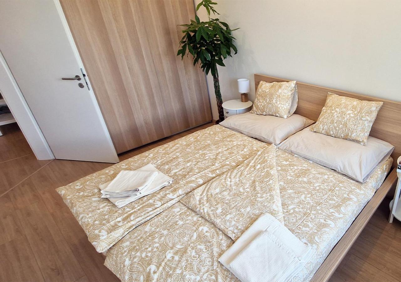 New Cozy 2 Room Pink Apartment Bratislava 059 Buitenkant foto