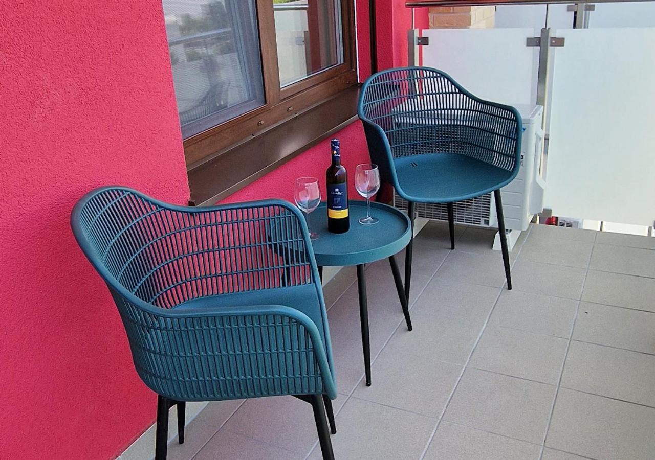 New Cozy 2 Room Pink Apartment Bratislava 059 Buitenkant foto