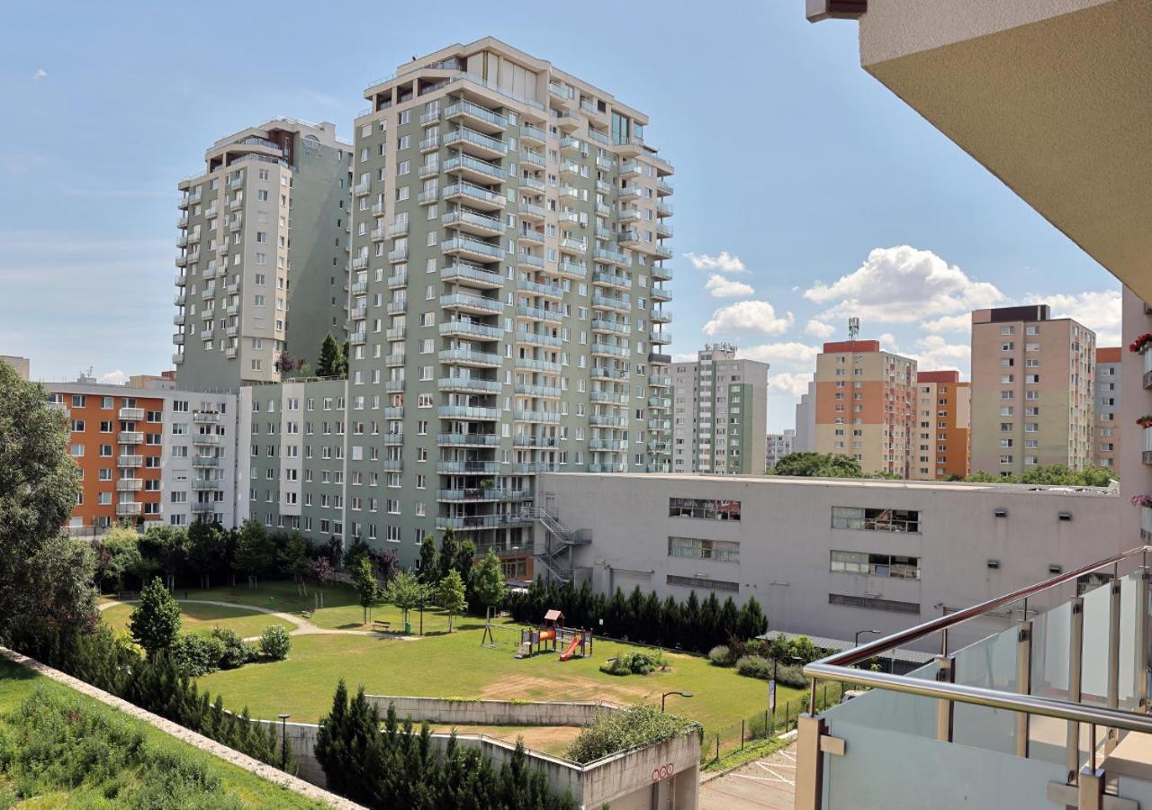 New Cozy 2 Room Pink Apartment Bratislava 059 Buitenkant foto