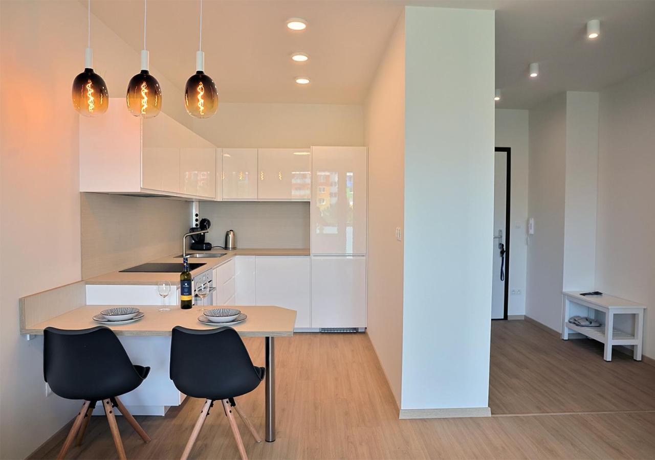 New Cozy 2 Room Pink Apartment Bratislava 059 Buitenkant foto