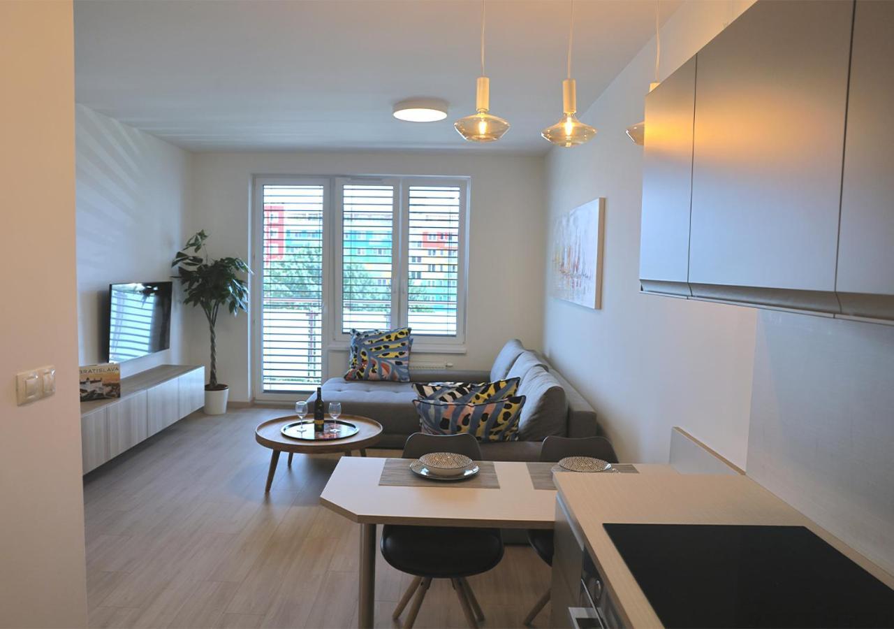 New Cozy 2 Room Pink Apartment Bratislava 059 Buitenkant foto