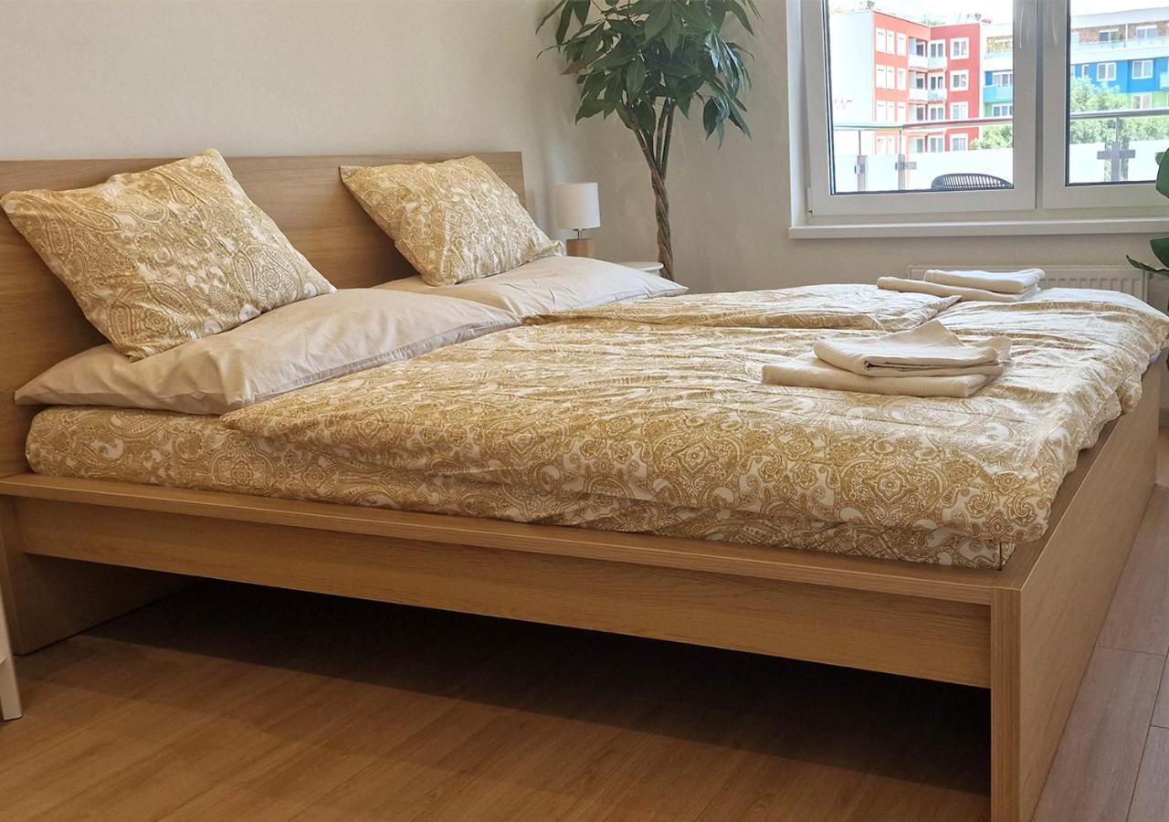 New Cozy 2 Room Pink Apartment Bratislava 059 Buitenkant foto
